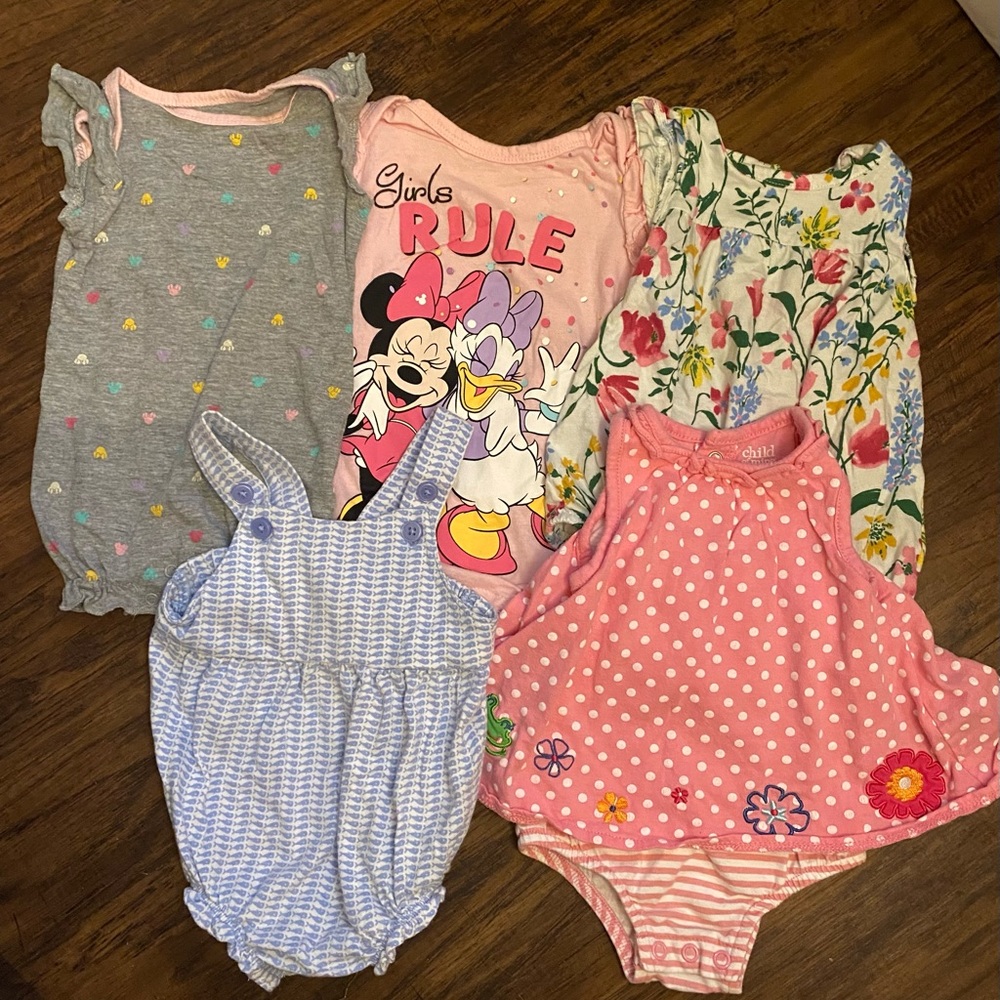 Lot of girls 0-3 months rompers! 💗